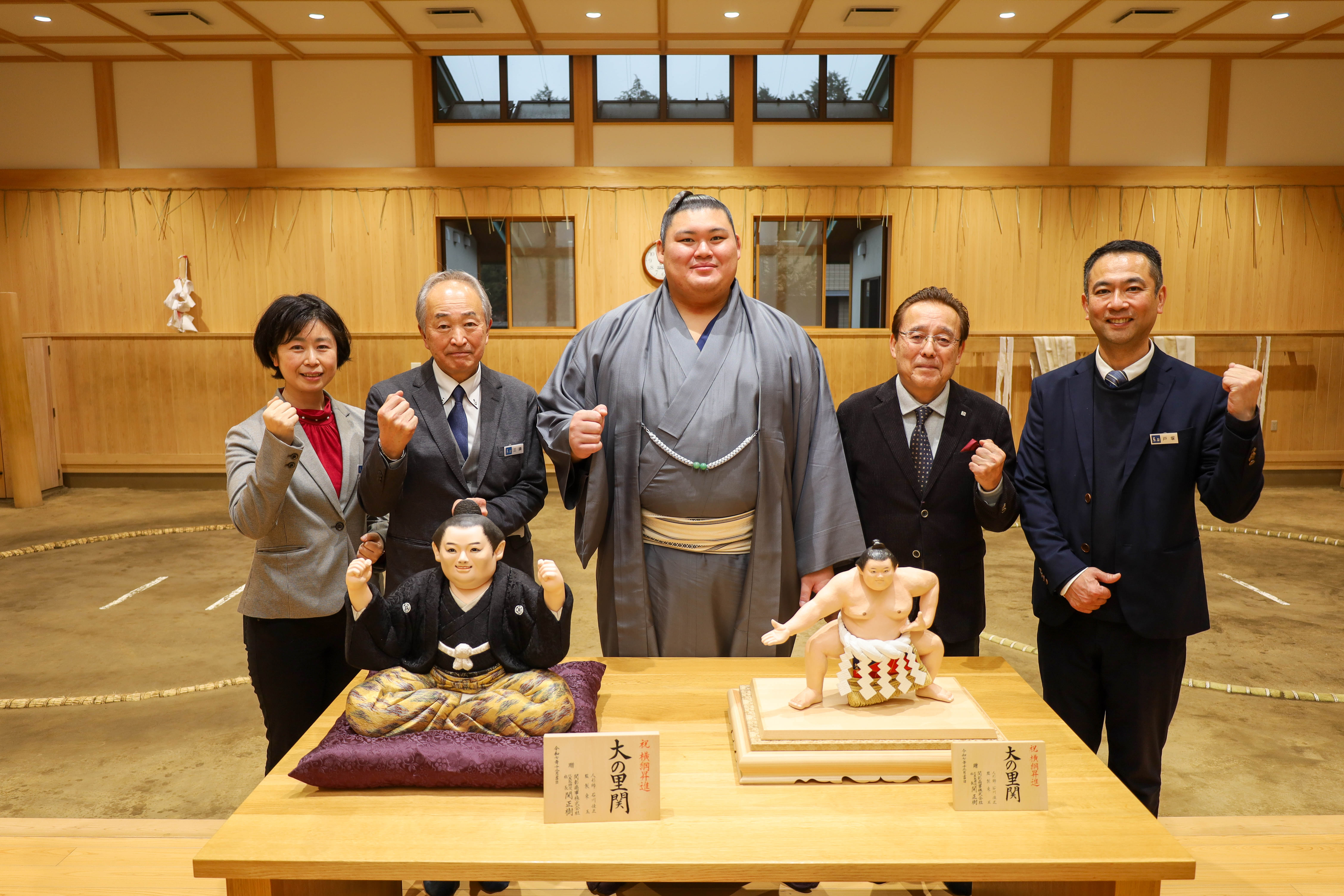横綱　木目込人形　　大の里