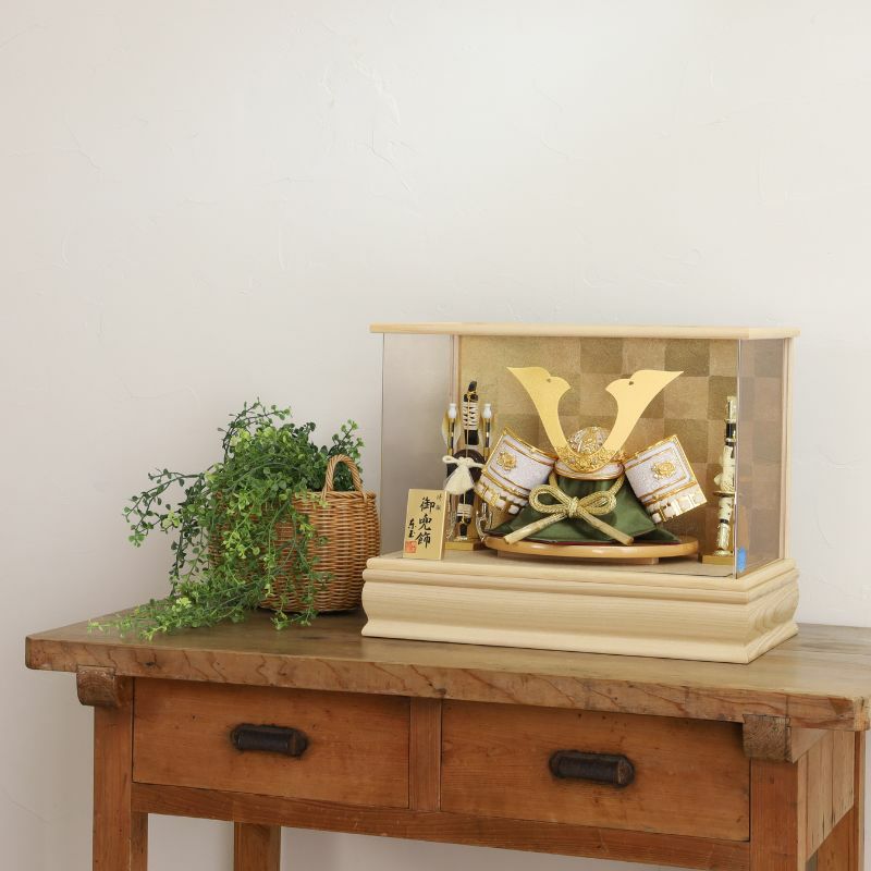 ケース入り飾り-白金中鍬木目